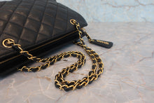 Load image into Gallery viewer, CHANEL Matelasse chain shoulder bag Caviar skin Black/Gold hadware Shoulder bag 800040089

