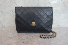 Load image into Gallery viewer, CHANEL Matelasse chain shoulder bag Lambskin Black/Gold hadware Shoulder bag 800070137
