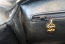 Load image into Gallery viewer, CHANEL Matelasse chain shoulder bag Caviar skin Black/Gold hadware Shoulder bag 800040089
