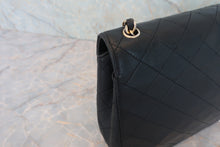 Load image into Gallery viewer, CHANEL Matelasse chain shoulder bag Lambskin Black/Gold hadware Shoulder bag 800070137
