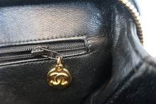 Load image into Gallery viewer, CHANEL Matelasse chain shoulder bag Caviar skin Black/Gold hadware Shoulder bag 800040089

