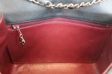 Load image into Gallery viewer, CHANEL Matelasse chain shoulder bag Lambskin Black/Gold hadware Shoulder bag 800070137
