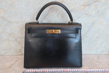 Load image into Gallery viewer, HERMES KELLY 28 Box carf leather Black 〇U Engraving Shoulder bag 700070192
