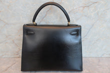 Load image into Gallery viewer, HERMES KELLY 28 Box carf leather Black 〇U Engraving Shoulder bag 700070192

