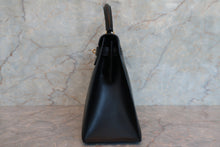 Load image into Gallery viewer, HERMES KELLY 28 Box carf leather Black 〇U Engraving Shoulder bag 700070192
