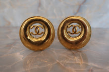 Load image into Gallery viewer, CHANEL CC mark earring Gold plate Gold Earring 600080074
