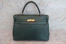 Load image into Gallery viewer, HERMES KELLY 35 Clemence leather Green 〇Y Engraving Shoulder bag 500080053
