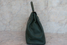 Load image into Gallery viewer, HERMES KELLY 35 Clemence leather Green 〇Y Engraving Shoulder bag 500080053
