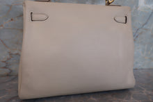 Load image into Gallery viewer, HERMES KELLY 25 Swift leather Craie X Engraving Shoulder bag 700090203
