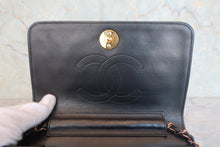画像をギャラリービューアに読み込む, CHANEL/シャネル ミニマトラッセプッシュロックチェーンショルダーバッグ ラムスキン ブラック/ゴールド金具 ショルダーバッグ 800070040
