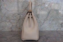 Load image into Gallery viewer, HERMES KELLY 25 Swift leather Craie X Engraving Shoulder bag 700090203
