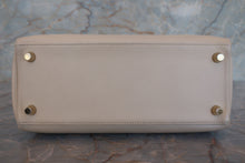 Load image into Gallery viewer, HERMES KELLY 25 Swift leather Craie X Engraving Shoulder bag 700090203
