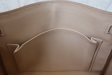 Load image into Gallery viewer, HERMES KELLY 25 Swift leather Craie X Engraving Shoulder bag 700090203
