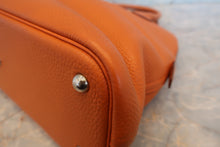 Load image into Gallery viewer, HERMES／BOLIDE 31 Clemence leather Orange □I Engraving Shoulder bag 700120150
