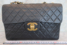将图片加载到图库查看器，CHANEL/香奈儿 大号CF 单盖 链条包 羊皮 Black/Gold hadware(黑色/金色金属) 肩背包 700060178
