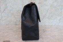 将图片加载到图库查看器，CHANEL/香奈儿 大号CF 单盖 链条包 羊皮 Black/Gold hadware(黑色/金色金属) 肩背包 700060178
