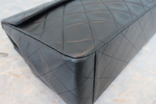 将图片加载到图库查看器，CHANEL/香奈儿 大号CF 单盖 链条包 羊皮 Black/Gold hadware(黑色/金色金属) 肩背包 700060178
