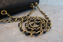 将图片加载到图库查看器，CHANEL/香奈儿 大号CF 单盖 链条包 羊皮 Black/Gold hadware(黑色/金色金属) 肩背包 700060178
