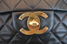 将图片加载到图库查看器，CHANEL/香奈儿 大号CF 单盖 链条包 羊皮 Black/Gold hadware(黑色/金色金属) 肩背包 700060178
