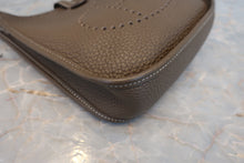 將圖片載入圖庫檢視器 HERMES／エルメス エブリンTPM トリヨンクレマンス エトゥープ Y刻印 ショルダーバッグ 800040118
