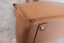 Load image into Gallery viewer, HERMES HAUT A COURROIRE 32 Graine Couchevel leather Natural 〇Z Engraving Hand bag 600070138
