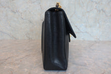 画像をギャラリービューアに読み込む, CHANEL/シャネル マドモアゼルチェーンショルダーバッグ キャビアスキン ブラック/ゴールド金具 ショルダーバッグ 800030052
