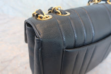 画像をギャラリービューアに読み込む, CHANEL/シャネル マドモアゼルチェーンショルダーバッグ キャビアスキン ブラック/ゴールド金具 ショルダーバッグ 800030052
