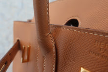 Load image into Gallery viewer, HERMES HAUT A COURROIRE 32 Graine Couchevel leather Natural 〇Z Engraving Hand bag 600070138
