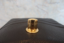 画像をギャラリービューアに読み込む, CHANEL/シャネル マドモアゼルチェーンショルダーバッグ キャビアスキン ブラック/ゴールド金具 ショルダーバッグ 800030052
