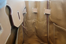 Load image into Gallery viewer, HERMES HAUT A COURROIRE 32 Graine Couchevel leather Natural 〇Z Engraving Hand bag 600070138
