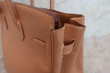 Load image into Gallery viewer, HERMES HAUT A COURROIRE 32 Graine Couchevel leather Natural 〇Z Engraving Hand bag 600070138
