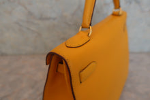 将图片加载到图库查看器，HERMES KELLY 32 Graine Couchevel leather Jaune ○W刻印 Shoulder bag 800070060
