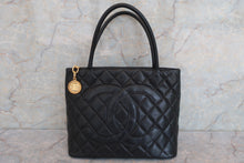Load image into Gallery viewer, CHANEL Medallion Tote Caviar skin Black/Gold hadware Tote bag 600060066
