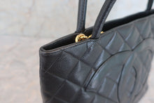 Load image into Gallery viewer, CHANEL Medallion Tote Caviar skin Black/Gold hadware Tote bag 600060066

