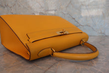 将图片加载到图库查看器，HERMES KELLY 32 Graine Couchevel leather Jaune ○W刻印 Shoulder bag 800070060
