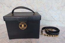 画像をギャラリービューアに読み込む, CHANEL/シャネル ココマークバニティ キャビアスキン ブラック/ゴールド金具 バニティ 800030051
