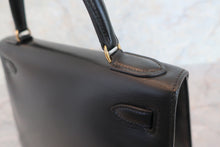 将图片加载到图库查看器，HERMES KELLY 28 Box carf leather Black 〇P刻印 Hand bag 600070174
