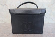 画像をギャラリービューアに読み込む, CHANEL/シャネル ココマークバニティ キャビアスキン ブラック/ゴールド金具 バニティ 800030051
