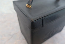 画像をギャラリービューアに読み込む, CHANEL/シャネル ココマークバニティ キャビアスキン ブラック/ゴールド金具 バニティ 800030051
