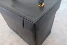 画像をギャラリービューアに読み込む, CHANEL/シャネル ココマークバニティ キャビアスキン ブラック/ゴールド金具 バニティ 800030051
