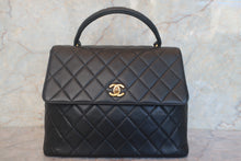 Load image into Gallery viewer, CHANEL Matelasse trapezoid hand bag Caviar skin Black/Gold hadware Hand bag 700120102
