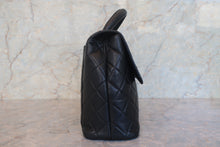 Load image into Gallery viewer, CHANEL Matelasse trapezoid hand bag Caviar skin Black/Gold hadware Hand bag 700120102
