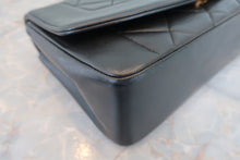 Load image into Gallery viewer, CHANEL  Diana matelasse chain shoulder bag Lambskin Black/Gold hadware Shoulder bag 800090060
