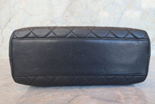 Load image into Gallery viewer, CHANEL Matelasse trapezoid hand bag Caviar skin Black/Gold hadware Hand bag 700120102
