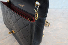Load image into Gallery viewer, CHANEL Matelasse chain shoulder bag Lambskin Black/Gold hadware Shoulder bag 700060179
