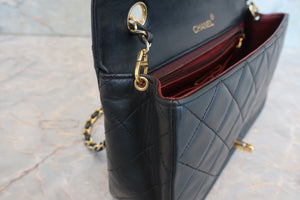 CHANEL Matelasse chain shoulder bag Lambskin Black/Gold hadware Shoulder bag 700060179