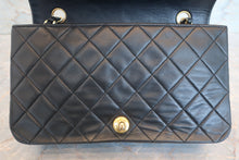 Load image into Gallery viewer, CHANEL Matelasse chain shoulder bag Lambskin Black/Gold hadware Shoulder bag 700060179

