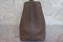 将图片加载到图库查看器，HERMES GARDEN PARTY PM Steeple Country leather Etoupe gray T刻印 Tote bag 600080210
