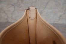 將圖片載入圖庫檢視器 HERMES／エルメス エブリンTPM トリヨンクレマンス ナタ Y刻印 ショルダーバッグ 700100037
