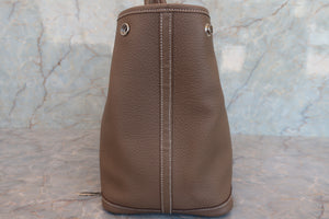 HERMES／エルメス ガーデンパーティPM ネゴンダ エトゥープ □Q刻印 トートバッグ 700070194